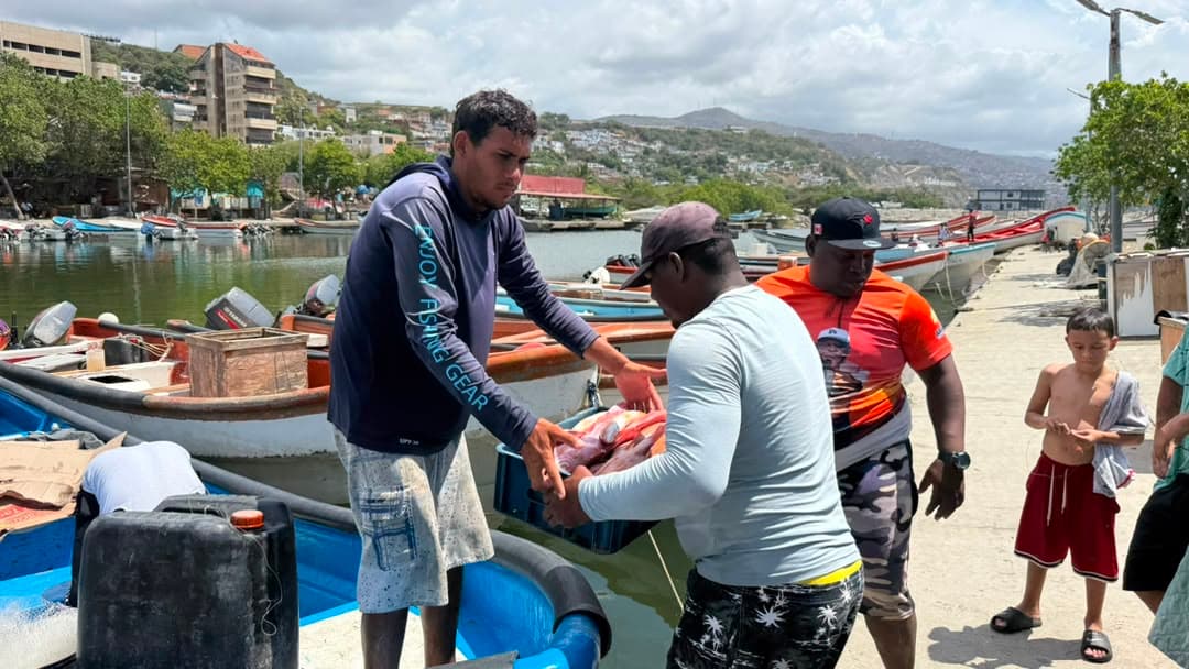 Pescadores Invitan a Caraqueños a Comprar Pescado Fresco en La Guaira