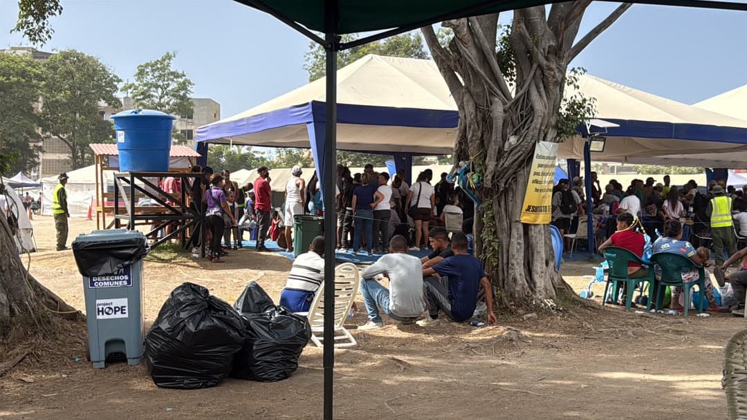 Crisis humanitaria en Caraballeda: refugios enfrentan escasez y duelo