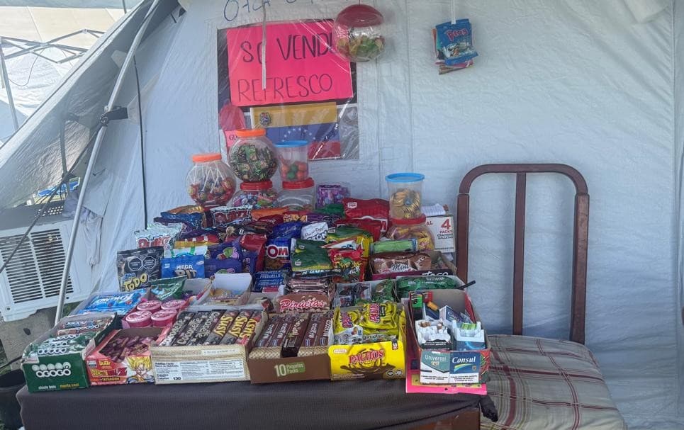 Crisis Humanitaria en Vargas: Refugiados Instalan Bodegas y Aires en Refugios