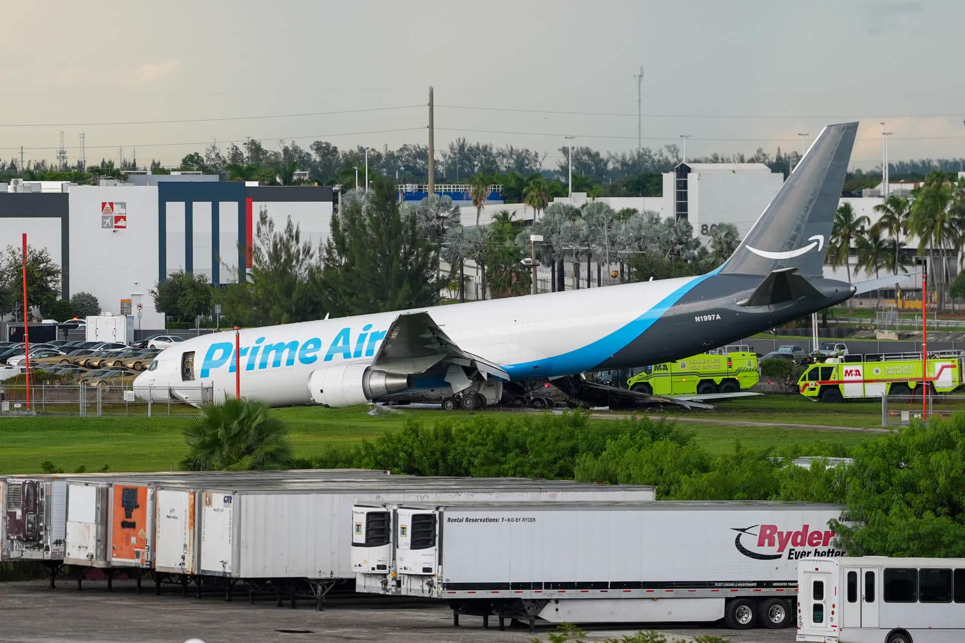 El Aeropuerto de Miami Cierra por Estrellamiento de Avión de Amazon