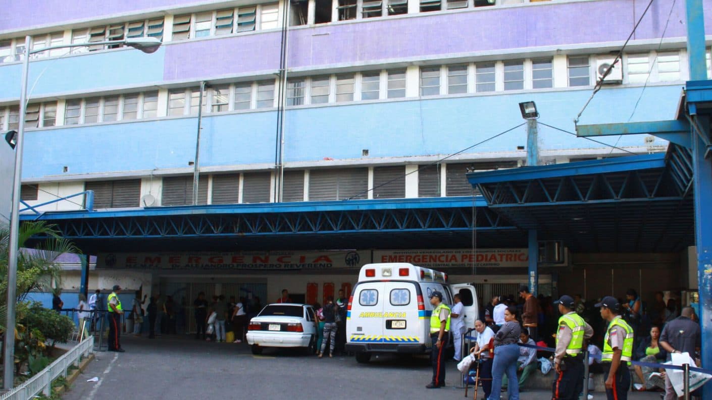 “Pagamos para ir a trabajar”, así atienden los médicos en Venezuela a heridos por los terremotos