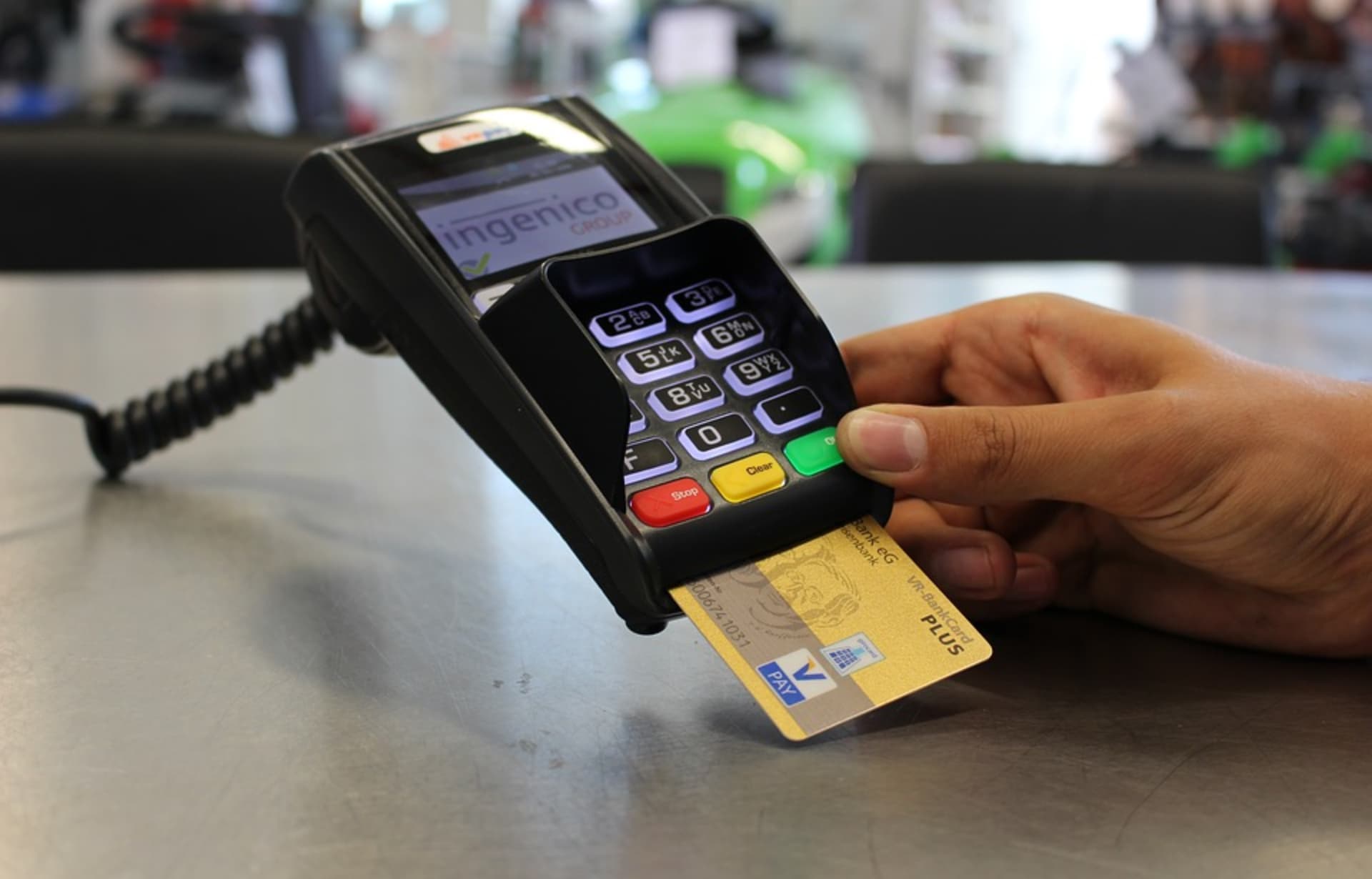 Visa y Mastercard cesan operaciones en Cuba: Impacto en pagos internacionales