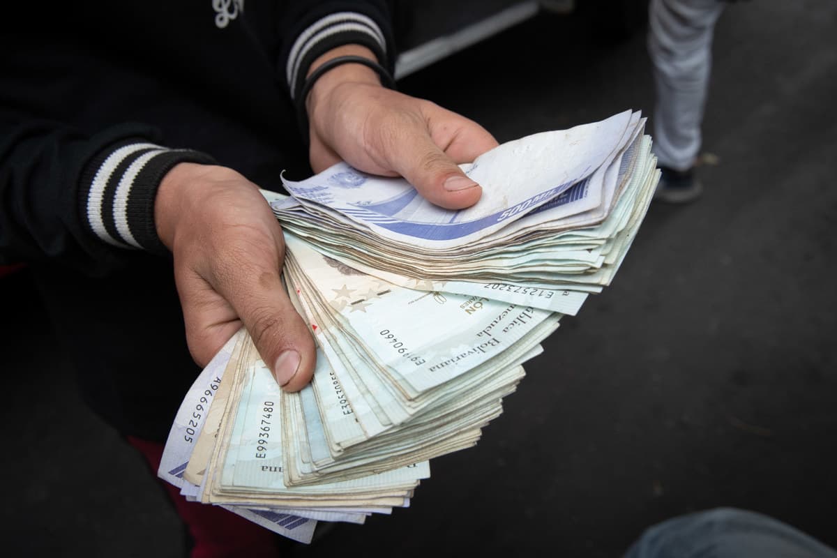 Bolívar se devalúa más del 36% frente al dólar en el primer trimestre
