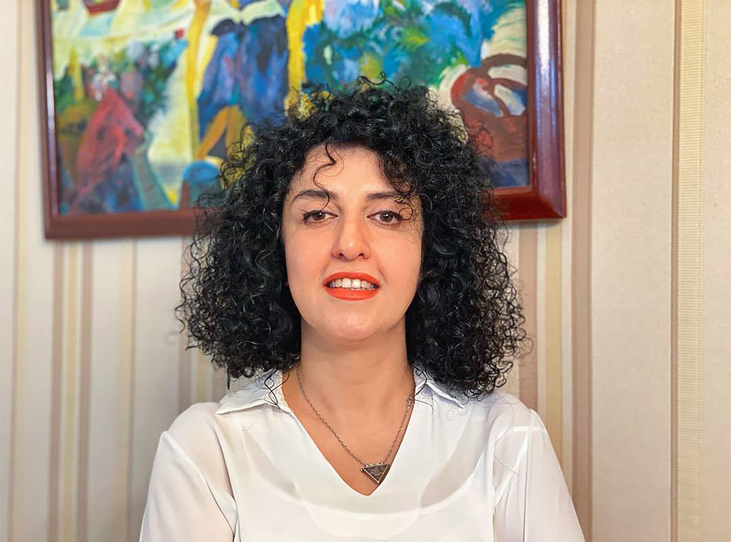 Premio Nobel Narges Mohammadi sufre abusos y traslado irregular en Irán