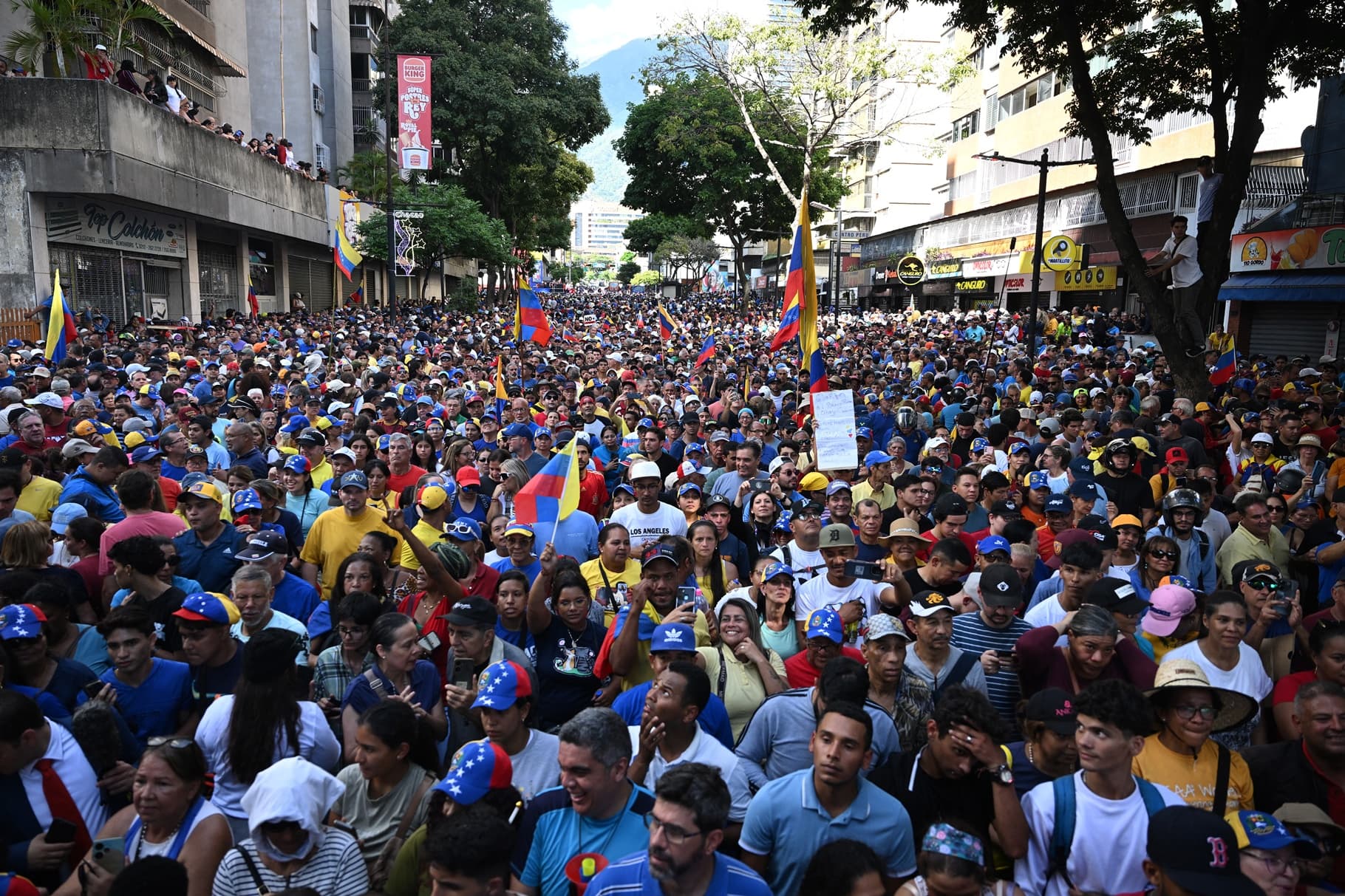La Ficción de la Fuerza Popular Chavista en Venezuela: Un Análisis Crítico