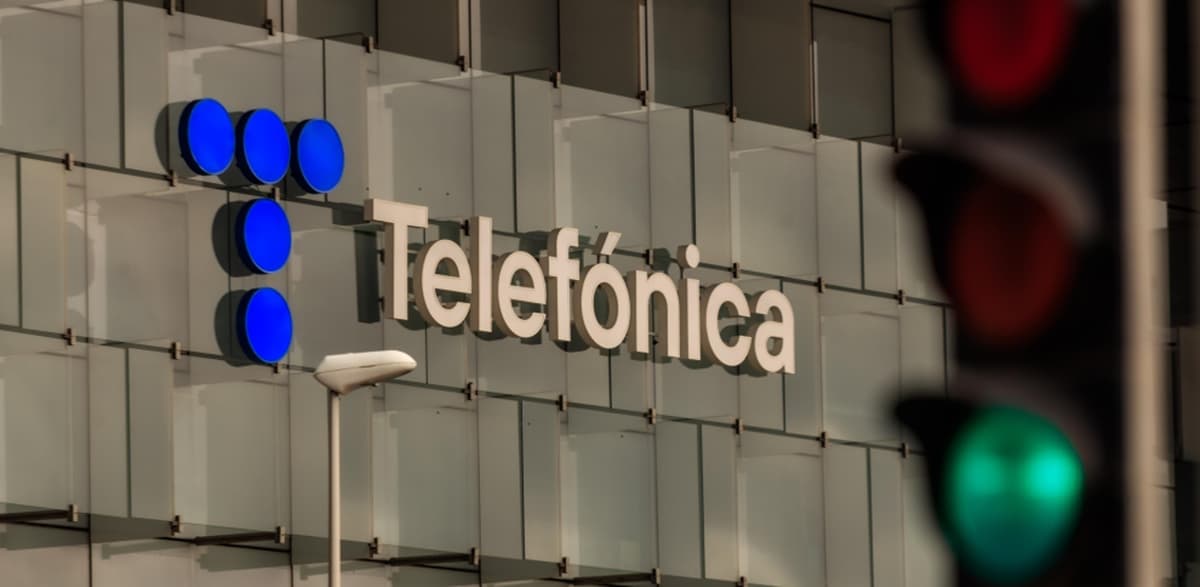 Telefónica enfrenta pérdidas en 2025: recortes y cambios en Latam