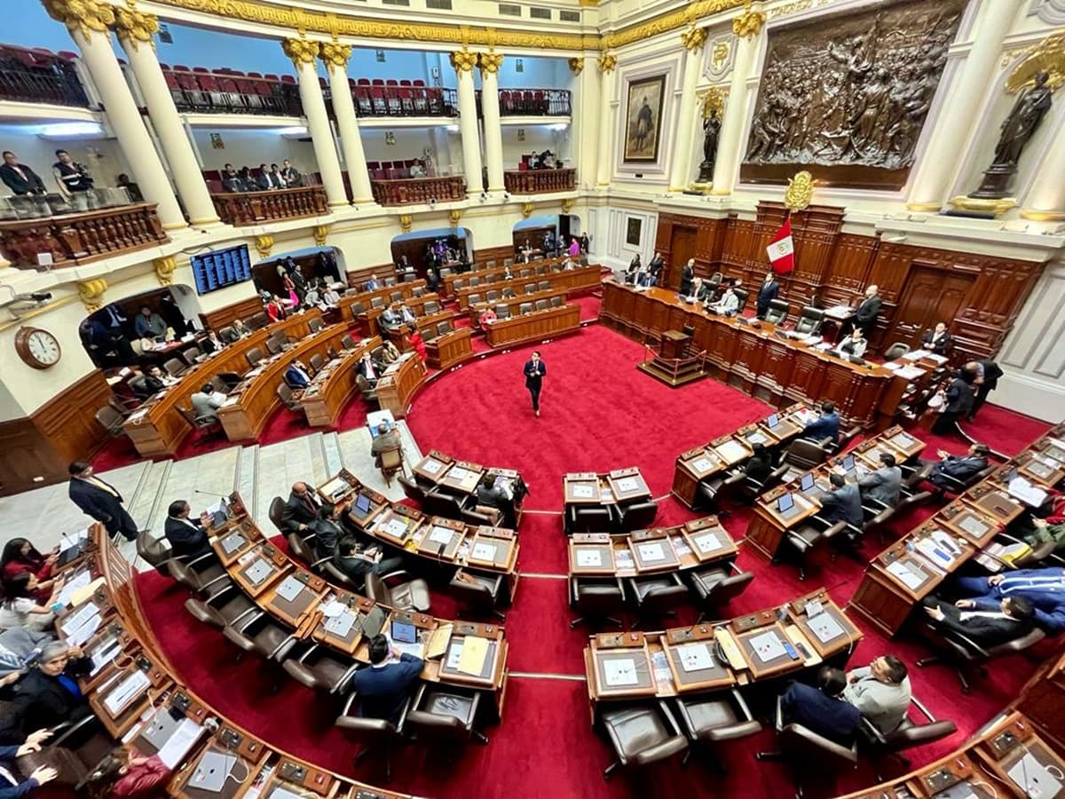 Perú aprueba ley controvertida sobre delitos de lesa humanidad