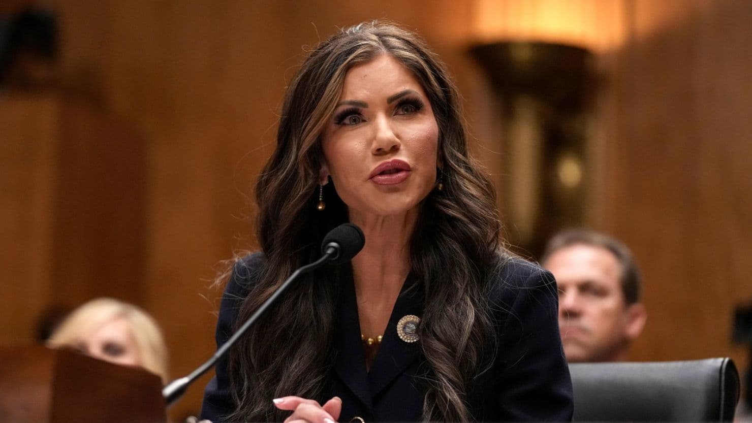 Trump destituye a Kristi Noem y crea nuevo programa de seguridad en las Américas