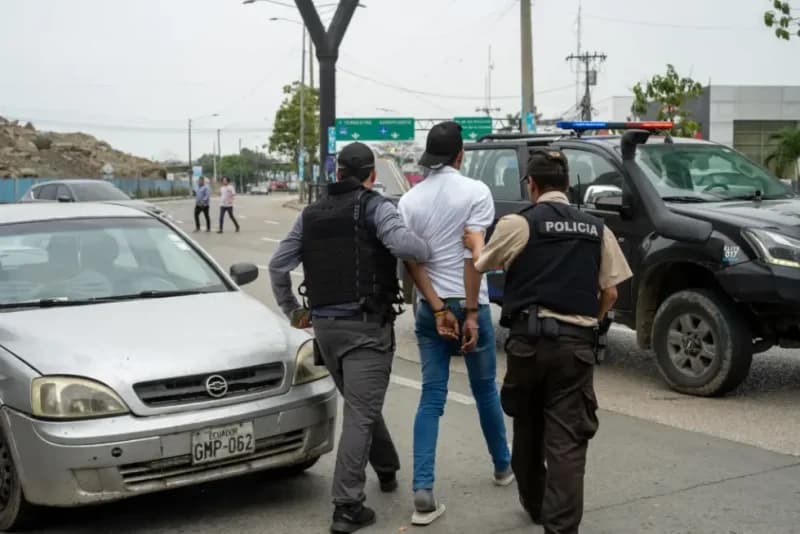 Ecuador desmantela redes del crimen organizado con operativos en la costa