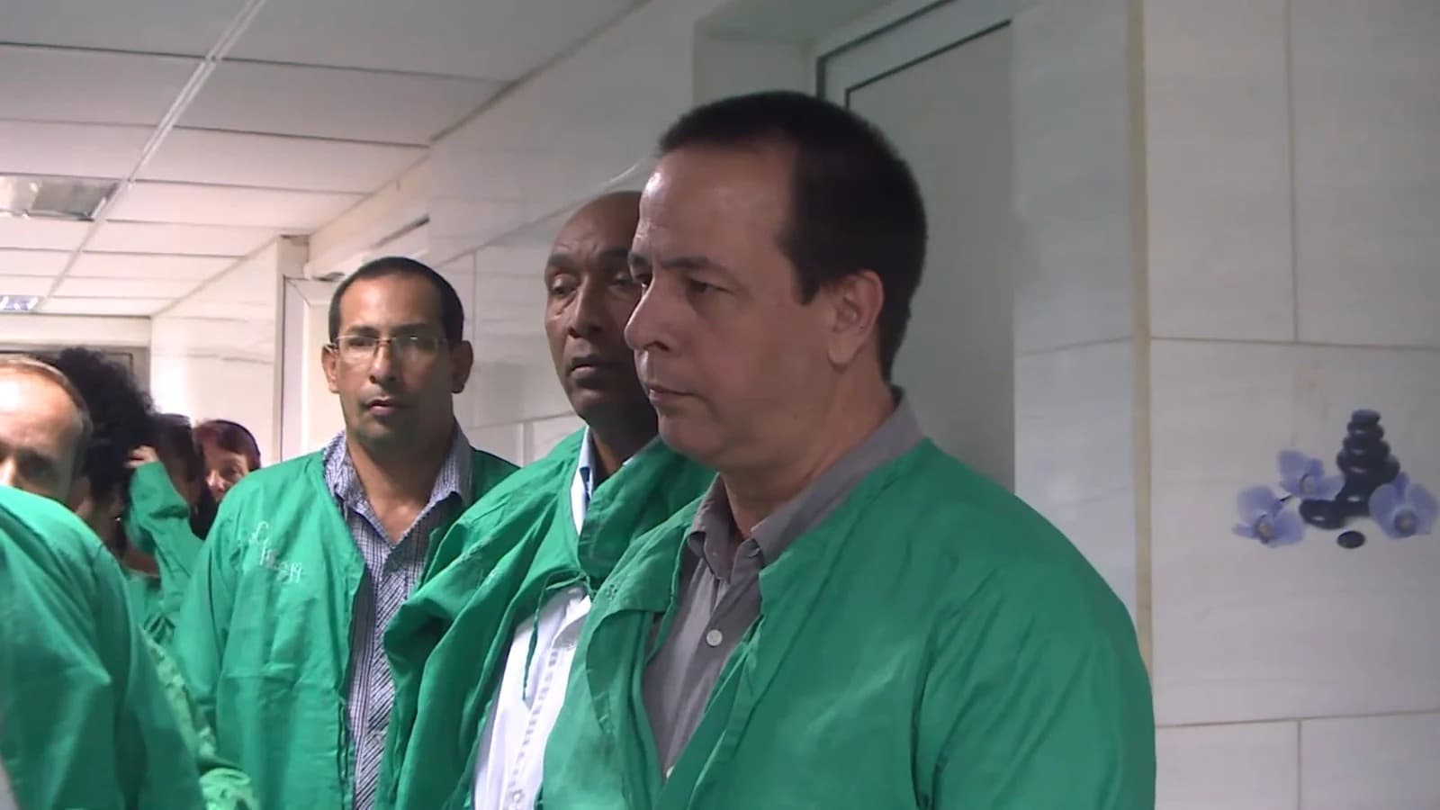 Médicos cubanos inician regreso a Cuba con vuelos progresivos tras la caída de Maduro