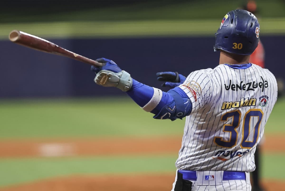 Magallanes castigó a las Águilas