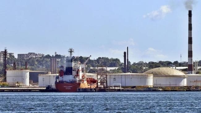 México suspende envío de petróleo a Cuba ante presiones de EE.UU.