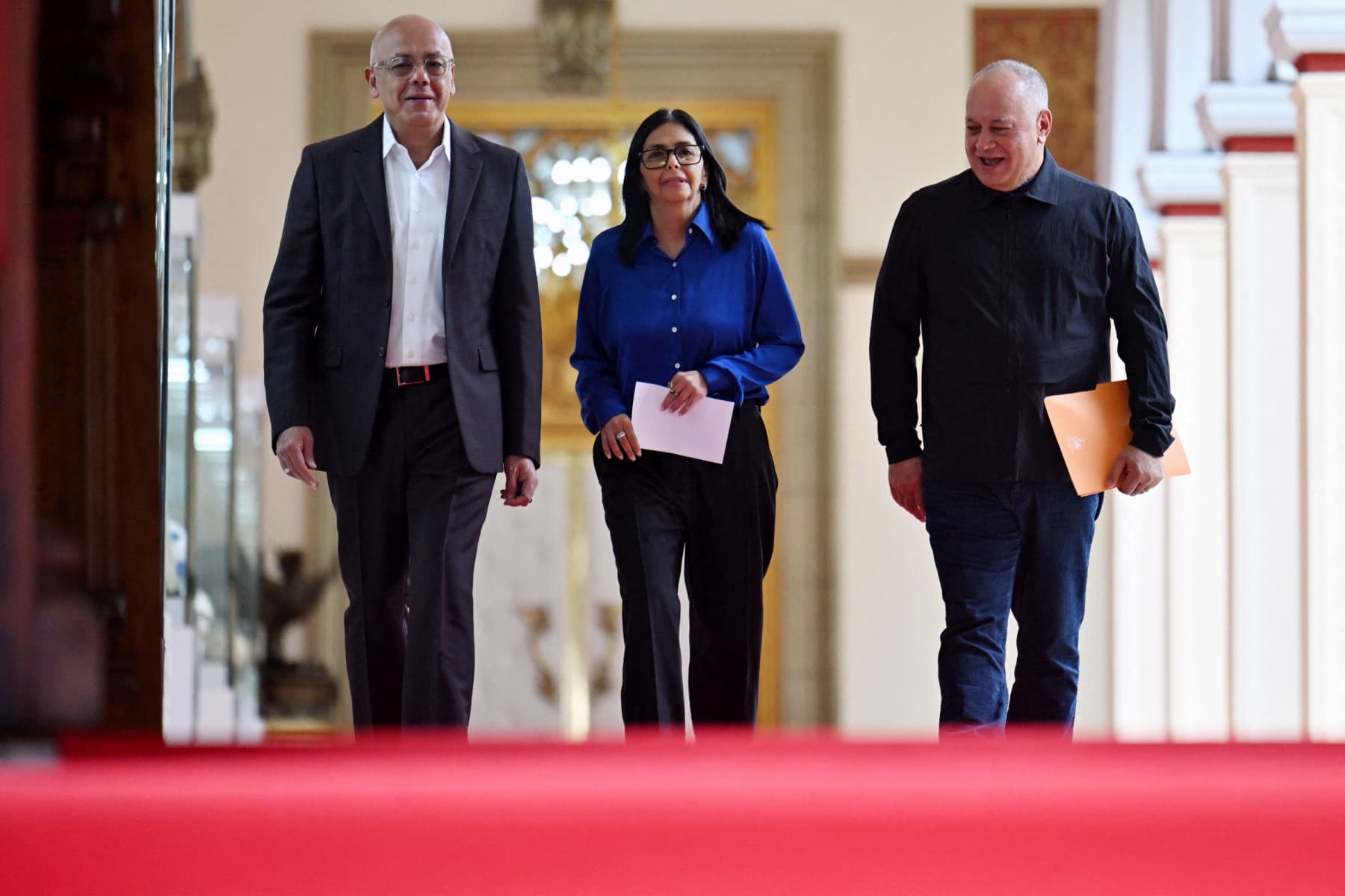 Delcy Rodríguez sustituye su guardia presidencial por agentes venezolanos