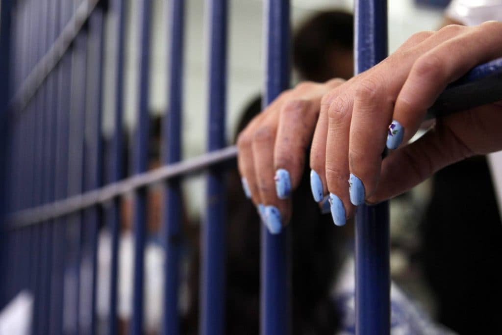 Madre condenada a 30 años por negligencia en muerte de su bebé