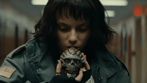 Whistle de Corin Hardy: Un Objeto Maldito y el Terror Adolescente