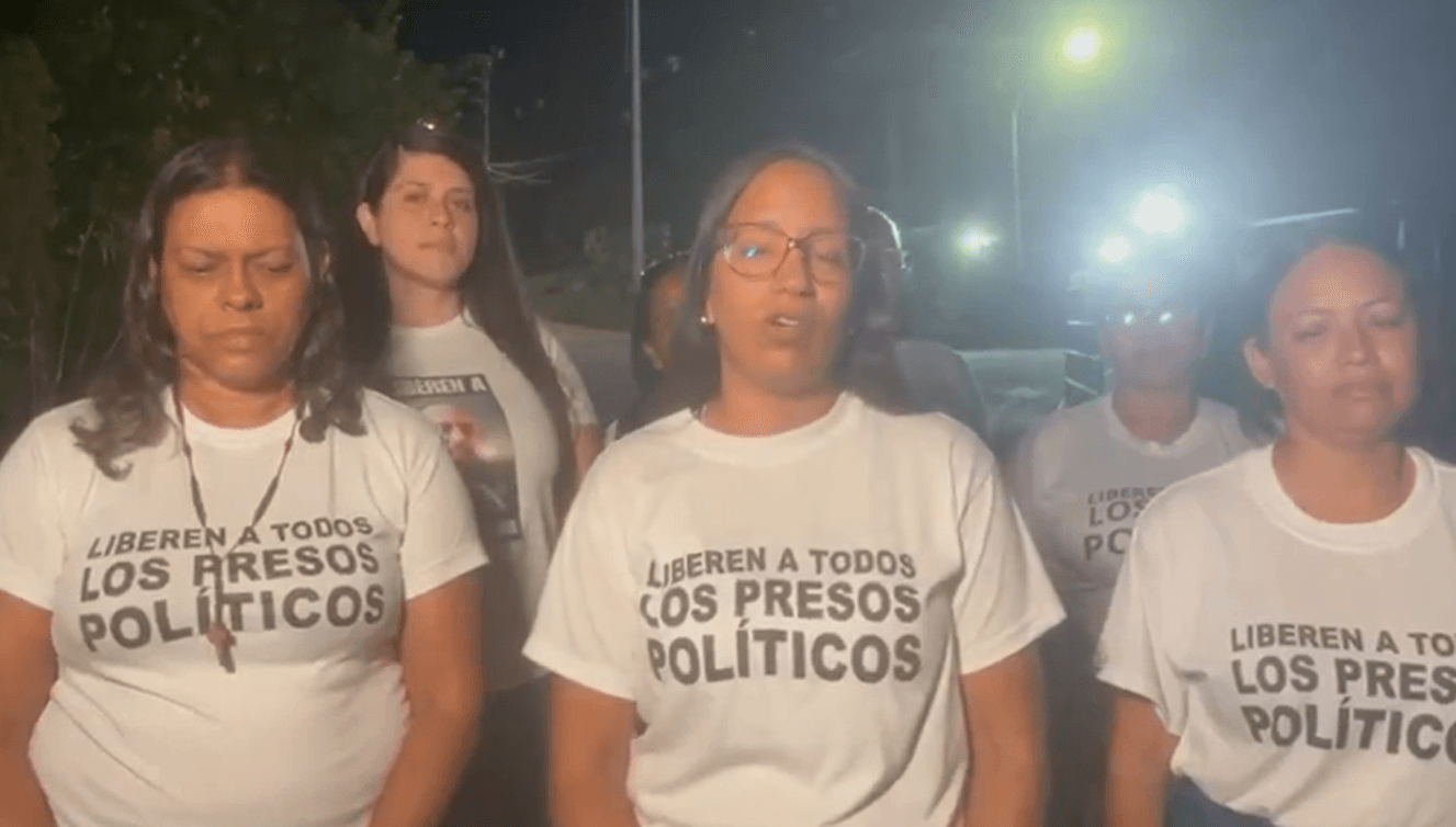 Polémica en Venezuela: Mujer que abrazó a Jorge Rodríguez no es familiar de preso político