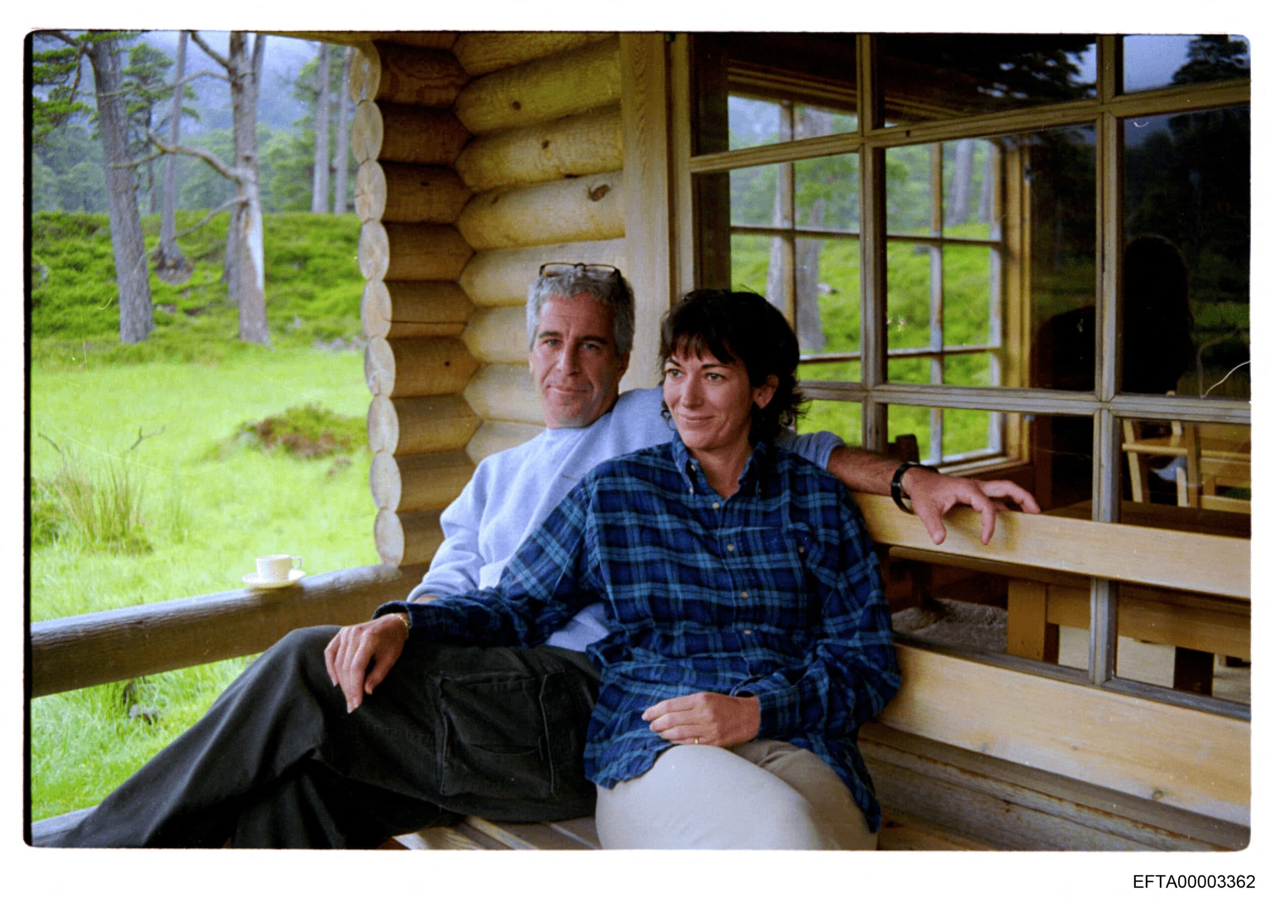 Ghislaine Maxwell solicita indulto a Trump para declarar ante el Congreso