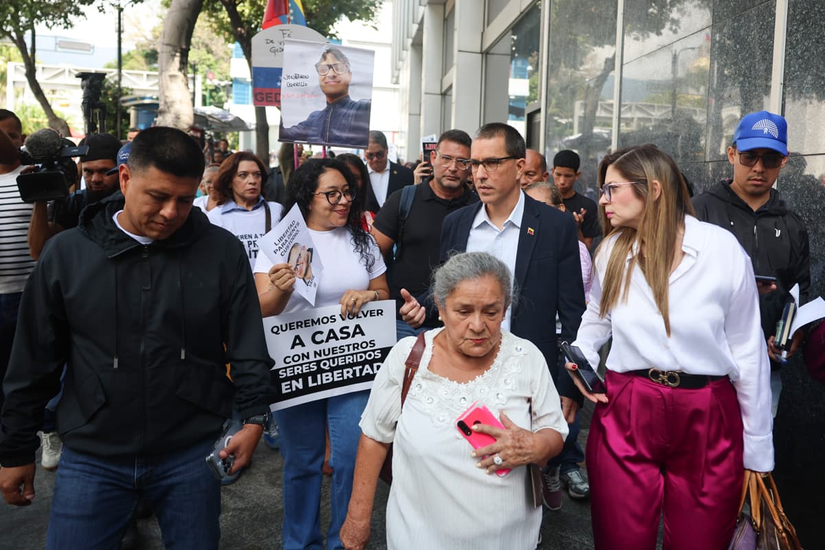 Familiares de Presos Políticos se Reunieron con la Asamblea Nacional