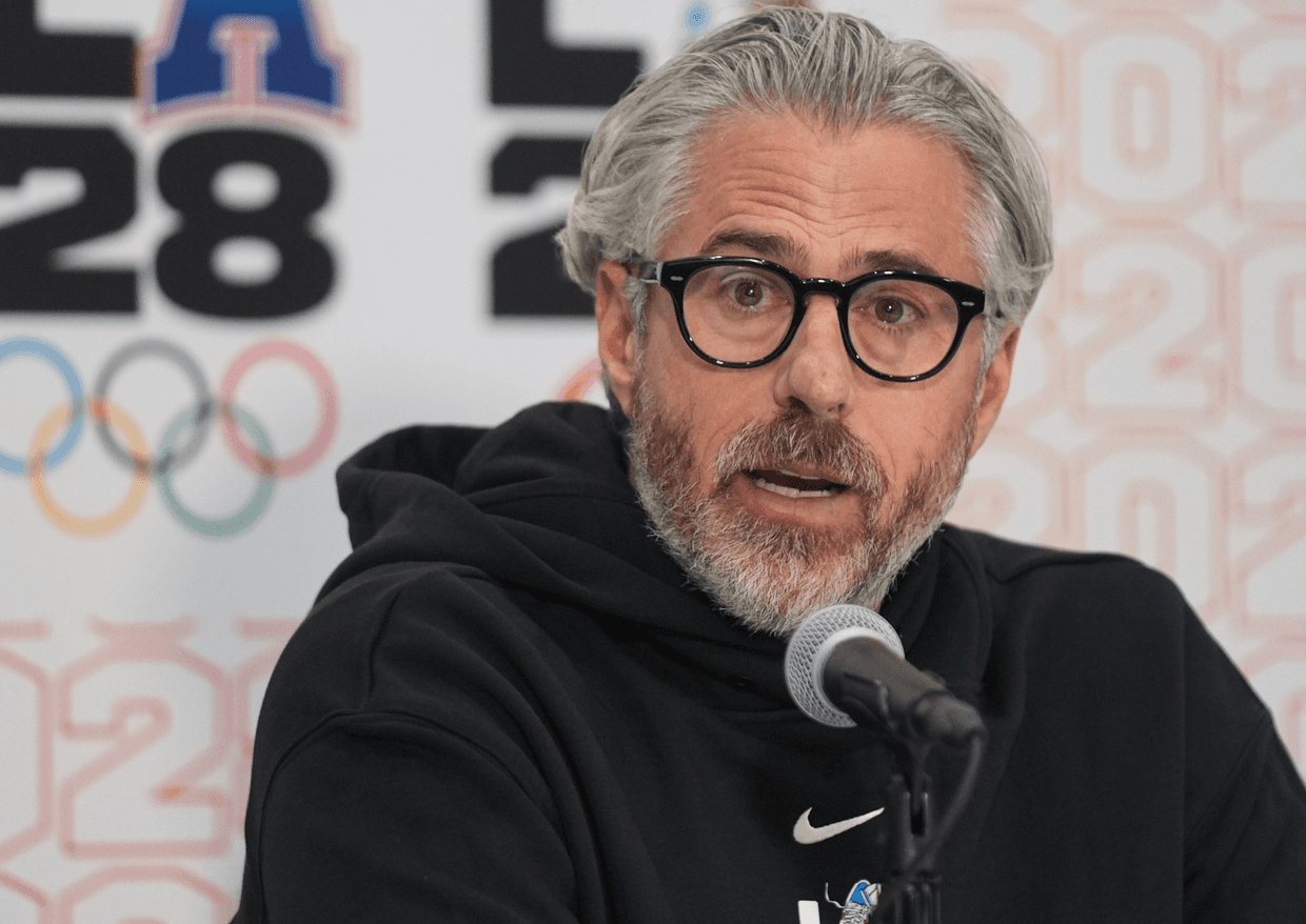 Escándalo Epstein: El director de Los Ángeles 2028 en apuros