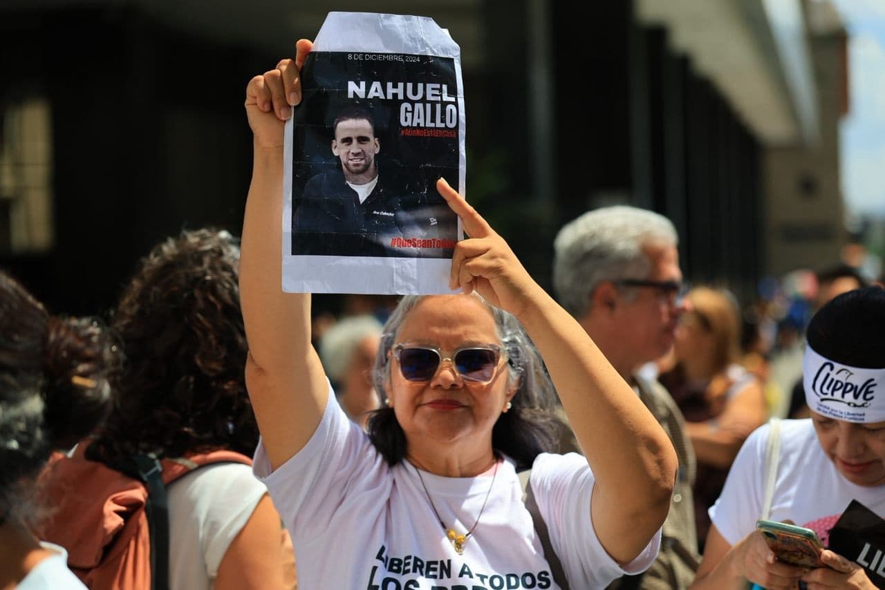 Familiares de Nahuel Gallo exigen justicia en la Asamblea Nacional