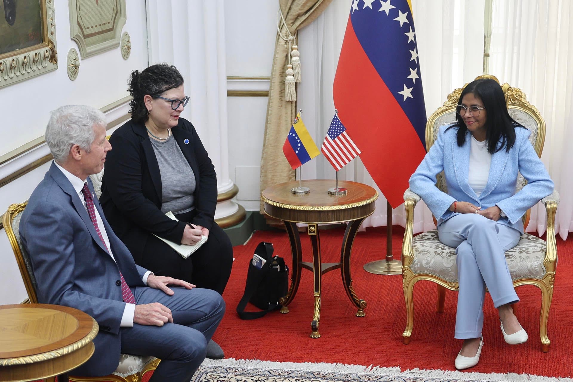 Acuerdo Histórico entre EE.UU. y Venezuela: Chris Wright se Reúne con Delcy Rodríguez
