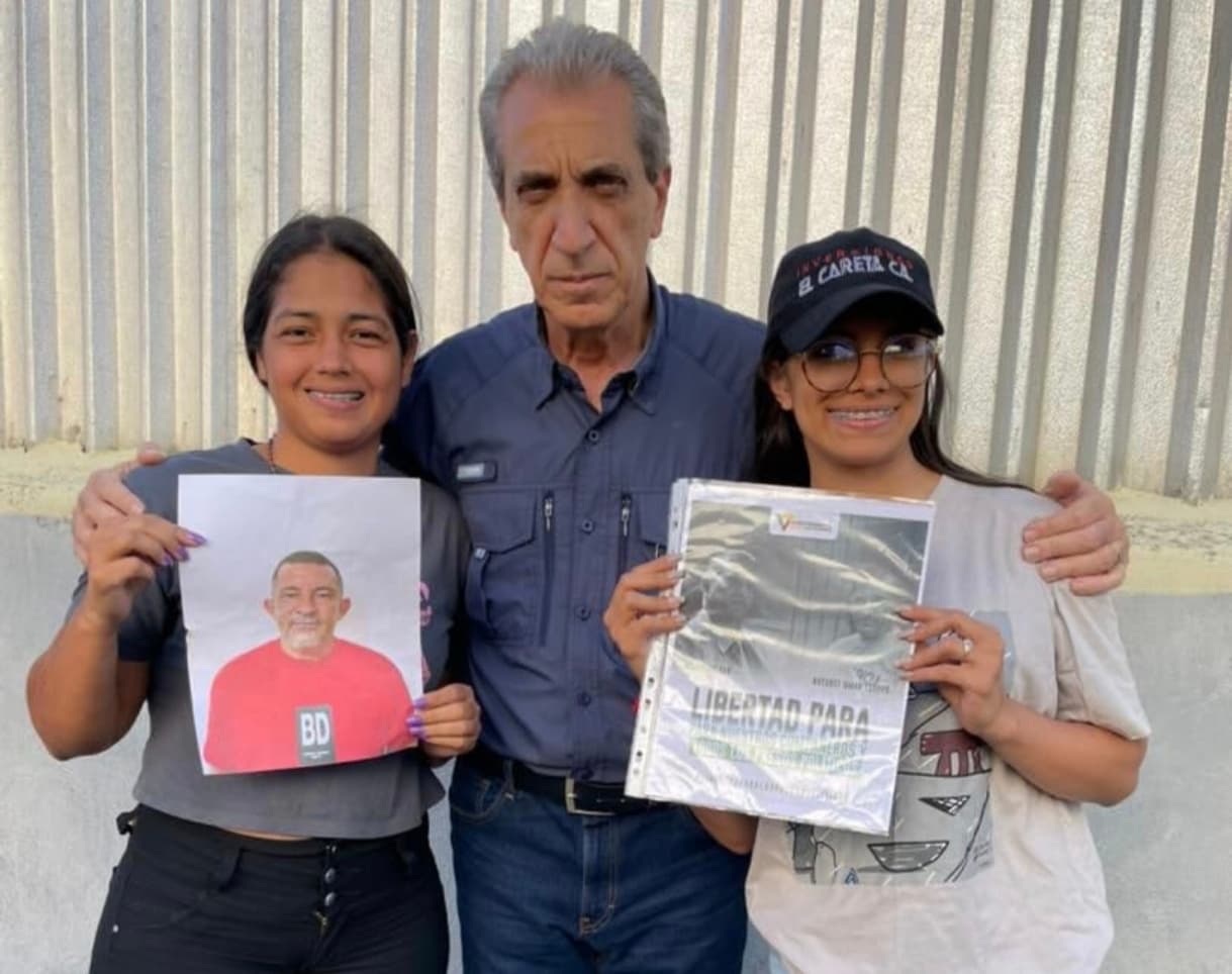 Ex Presos Políticos en Vigilia por Justicia en Caracas
