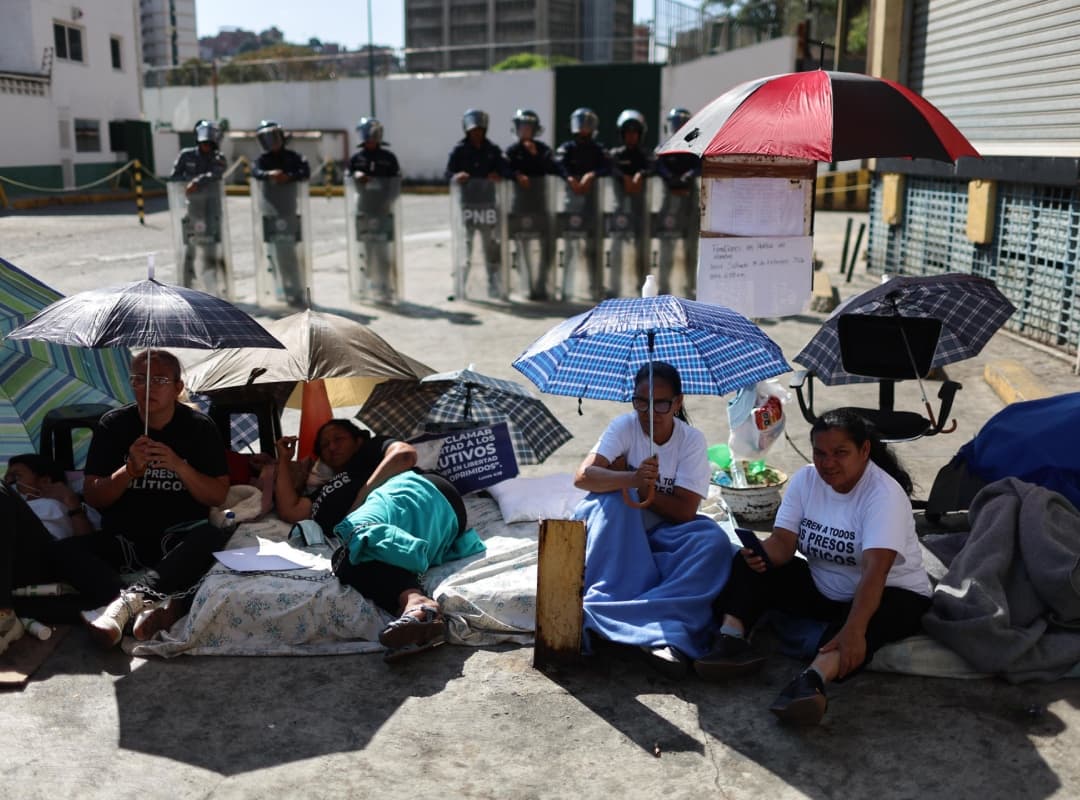 Familiares de presos políticos en Caracas inician huelga de hambre