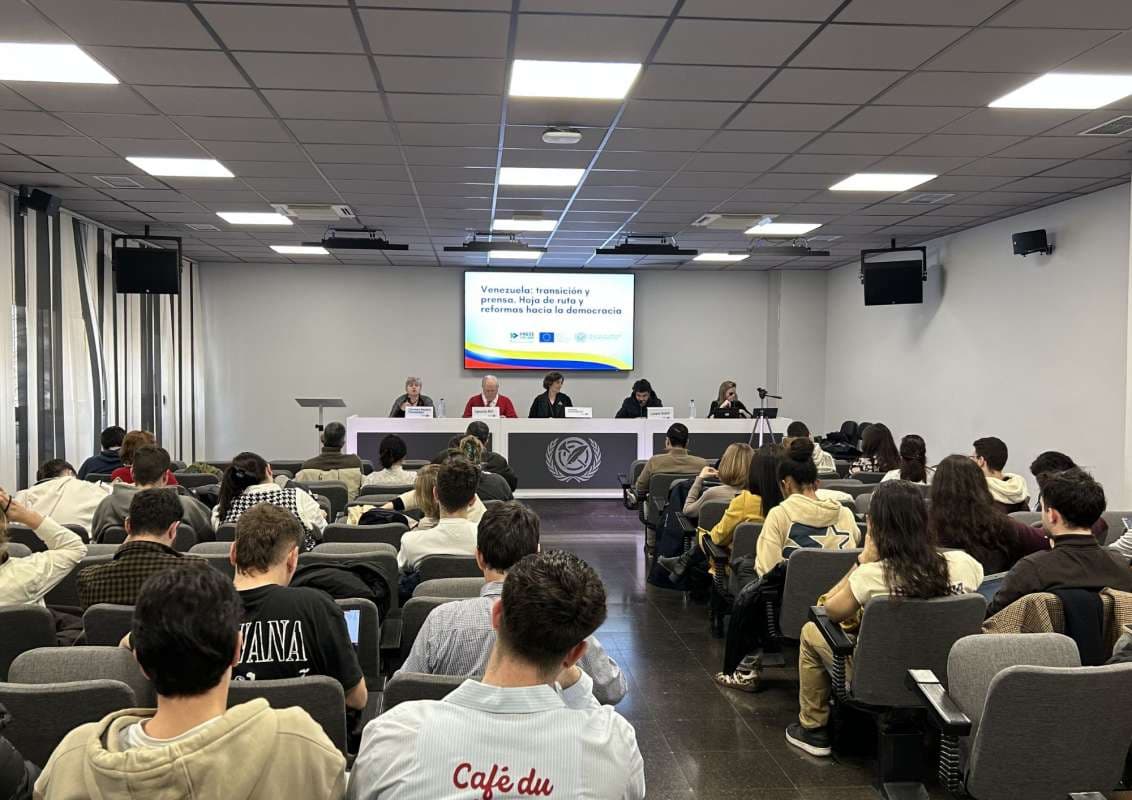 Diálogo en Madrid: La Prensa Libre como Pilar de la Transición Venezolana
