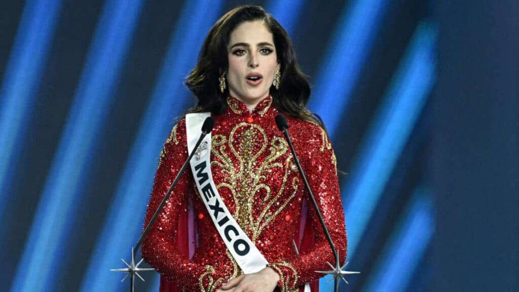 Fátima Bosch sufre desmayo durante desfile en Ecuador: ¿Qué ocurrió?