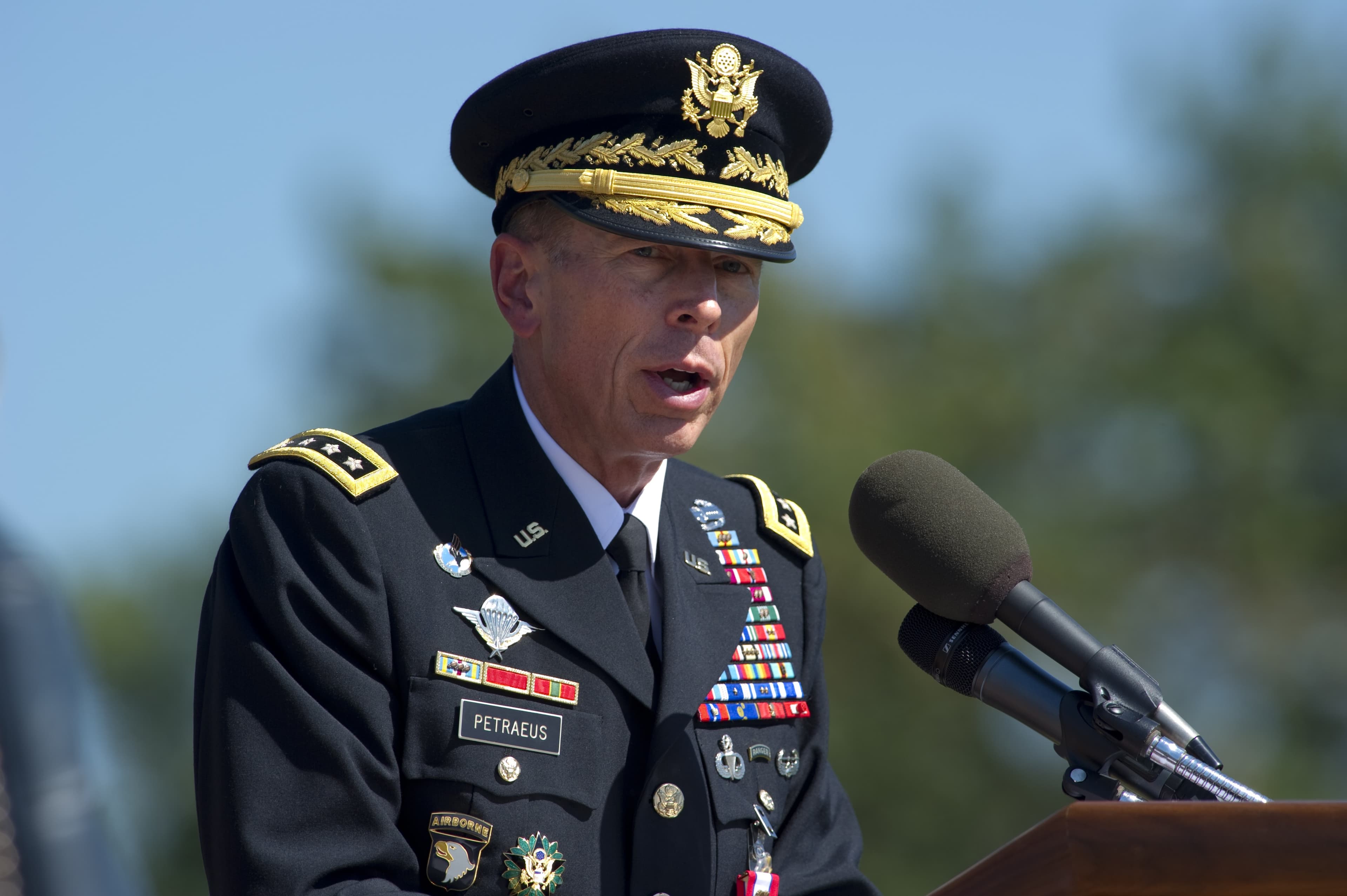 Petraeus advierte sobre minicrisis en Venezuela en entrevista