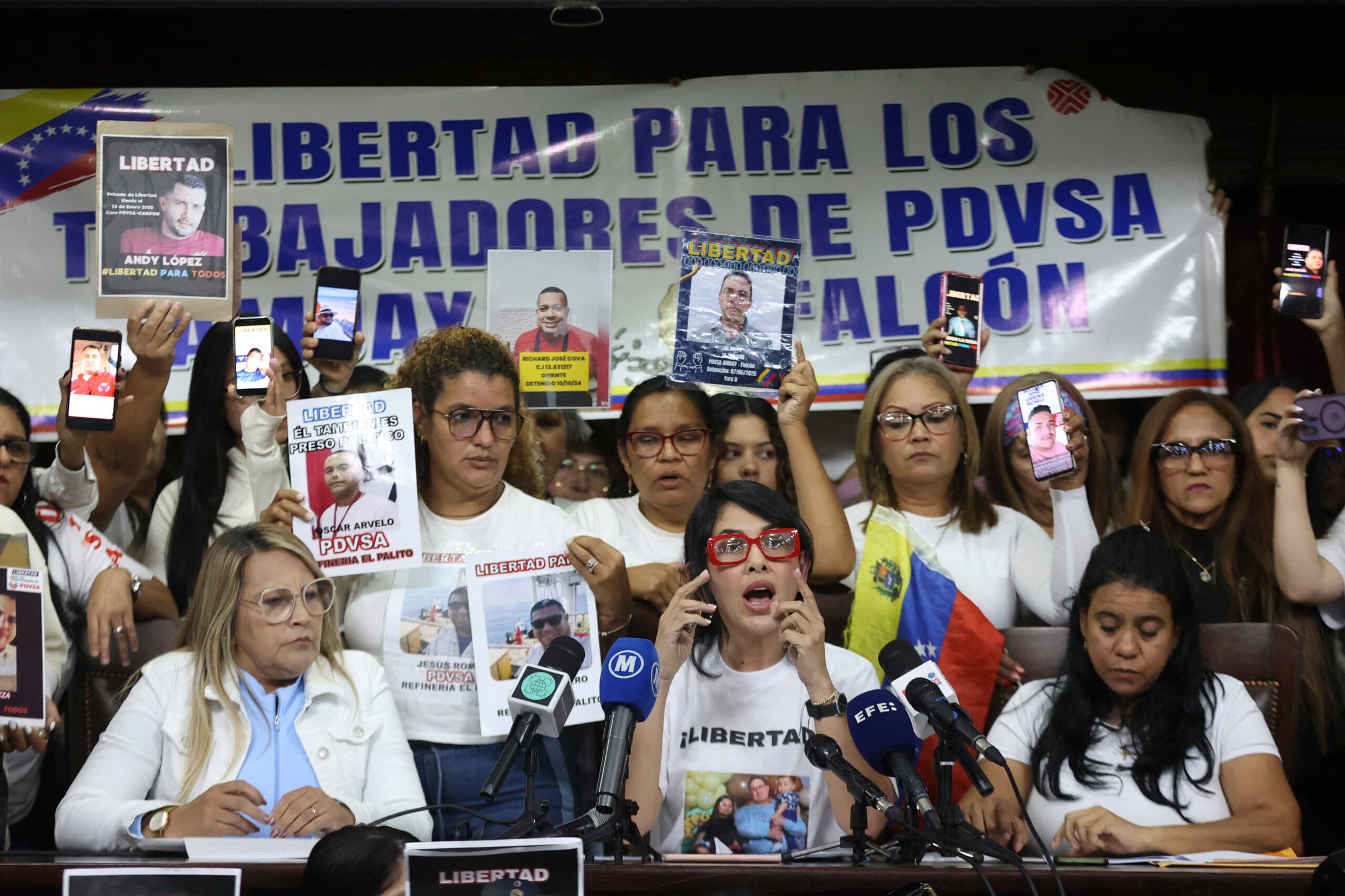Familiares exigen la liberación de más de 170 trabajadores petroleros en Venezuela