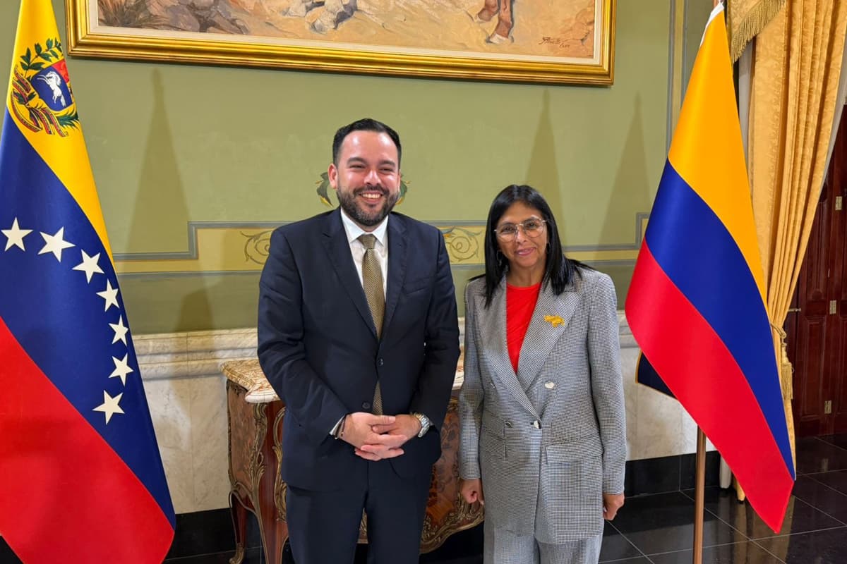 Delcy Rodríguez y Ministro colombiano dialogan sobre cooperación energética