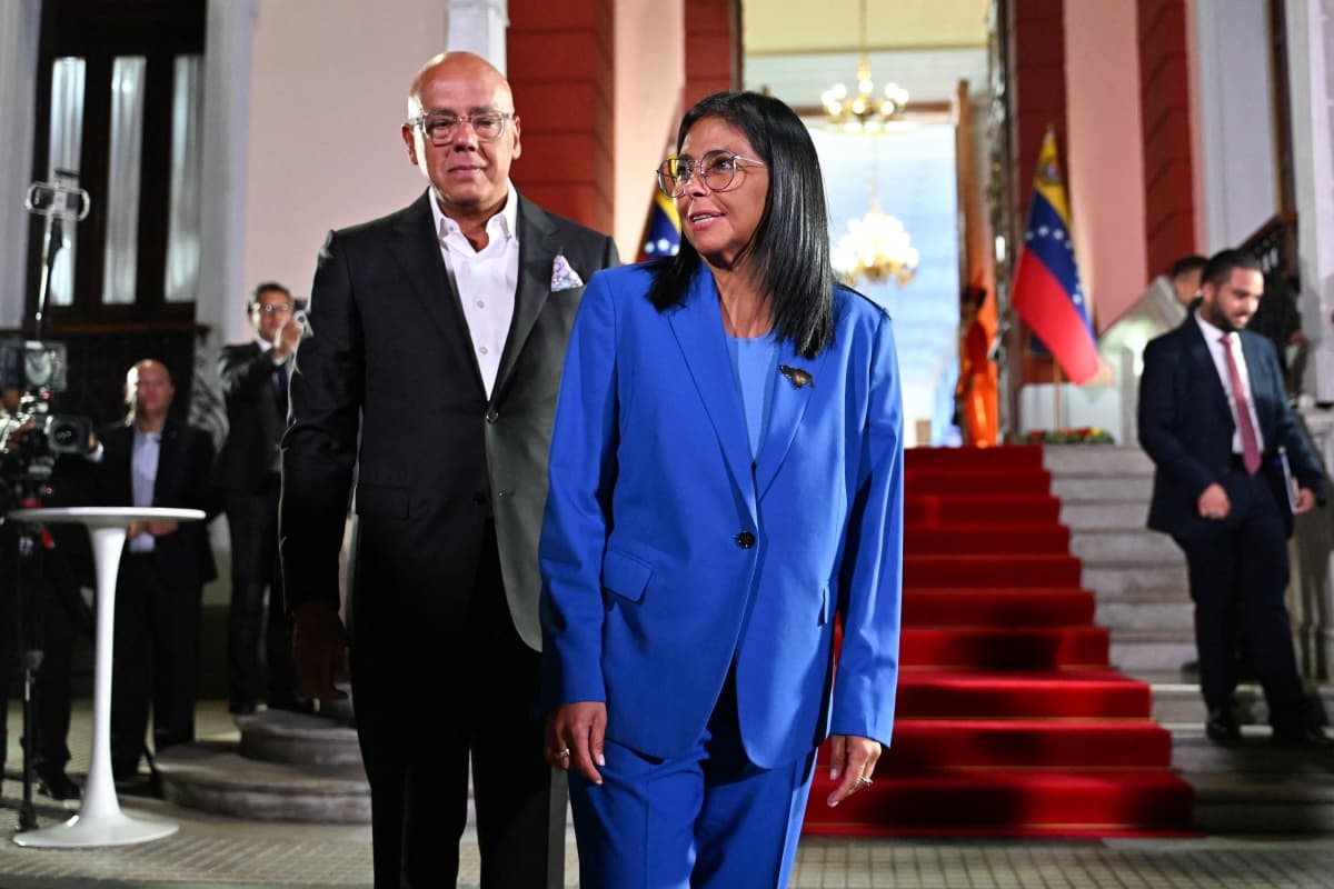 Periodistas venezolanos en España claman por mantener sanciones a Delcy Rodríguez