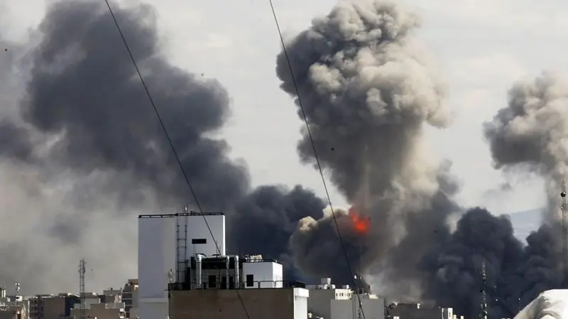 Escalada Estratégica: EE UU e Israel Lanzan Ataques Coordinados en Irán