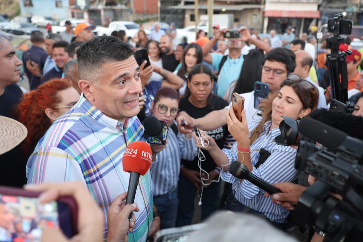 Freddy Superlano se une a vigilia por presos políticos en El Rodeo I