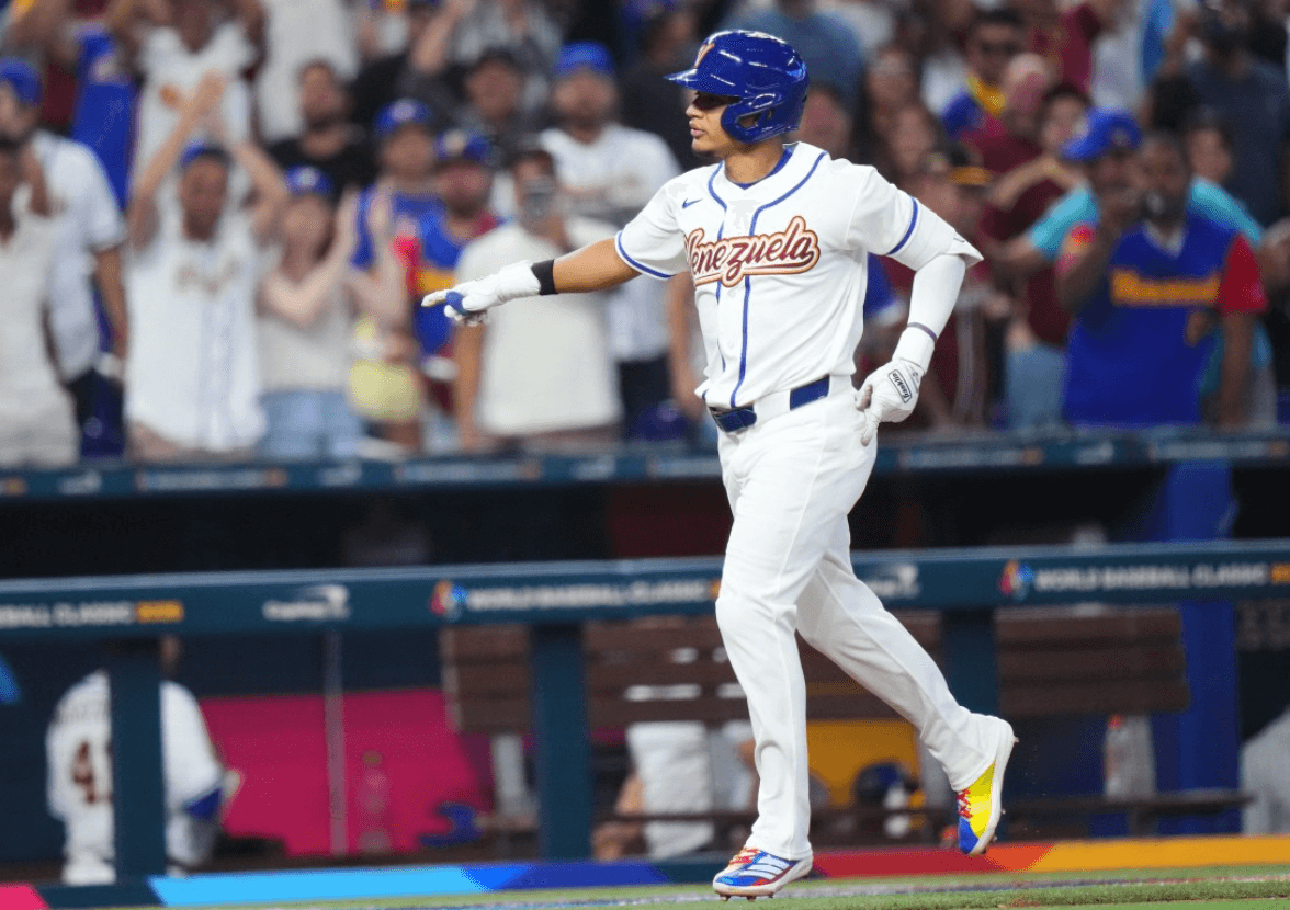 Venezuela triunfa en su debut en el Clásico Mundial de Béisbol