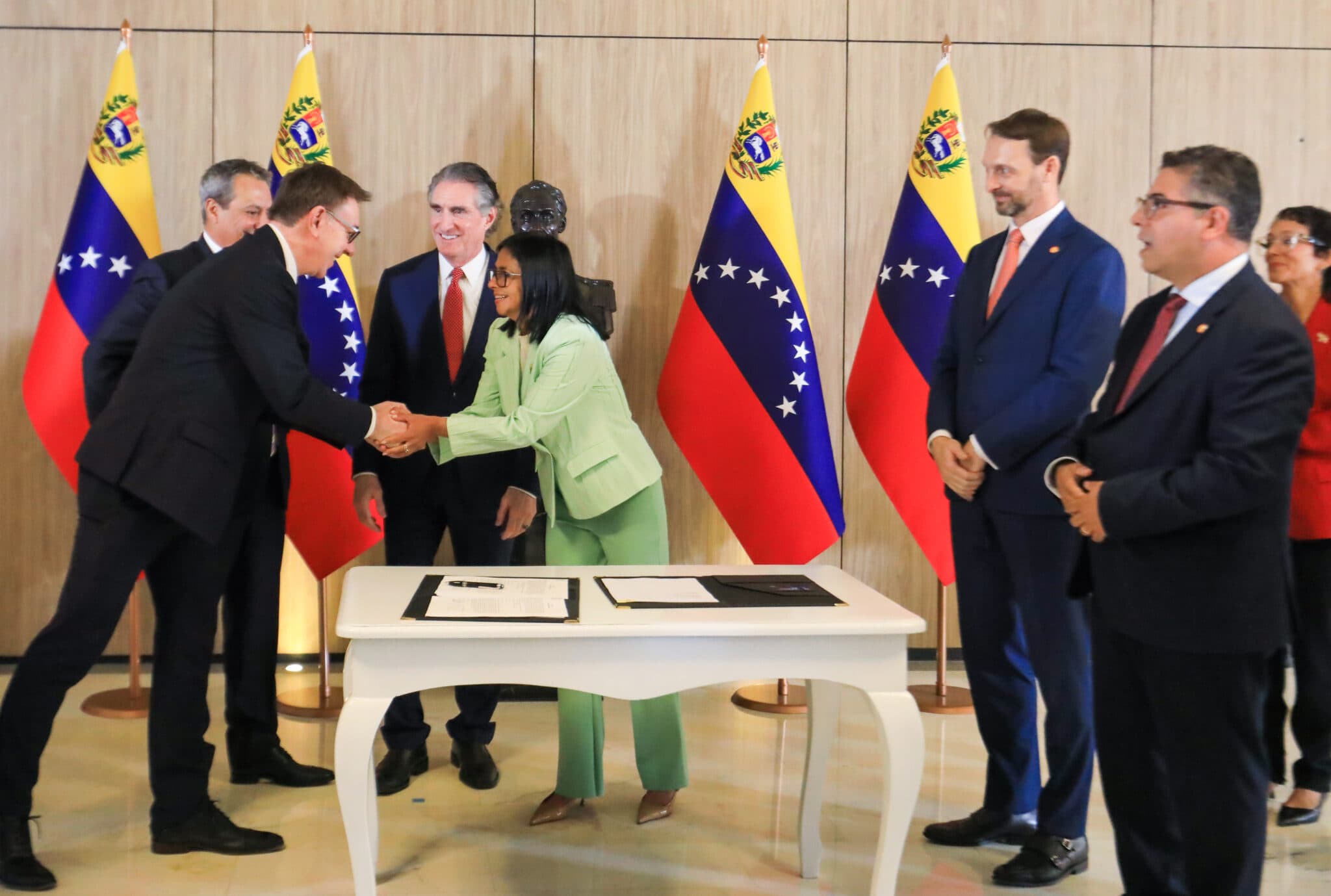 Venezuela y Shell acuerdan nueva alianza para potenciar Pdvsa