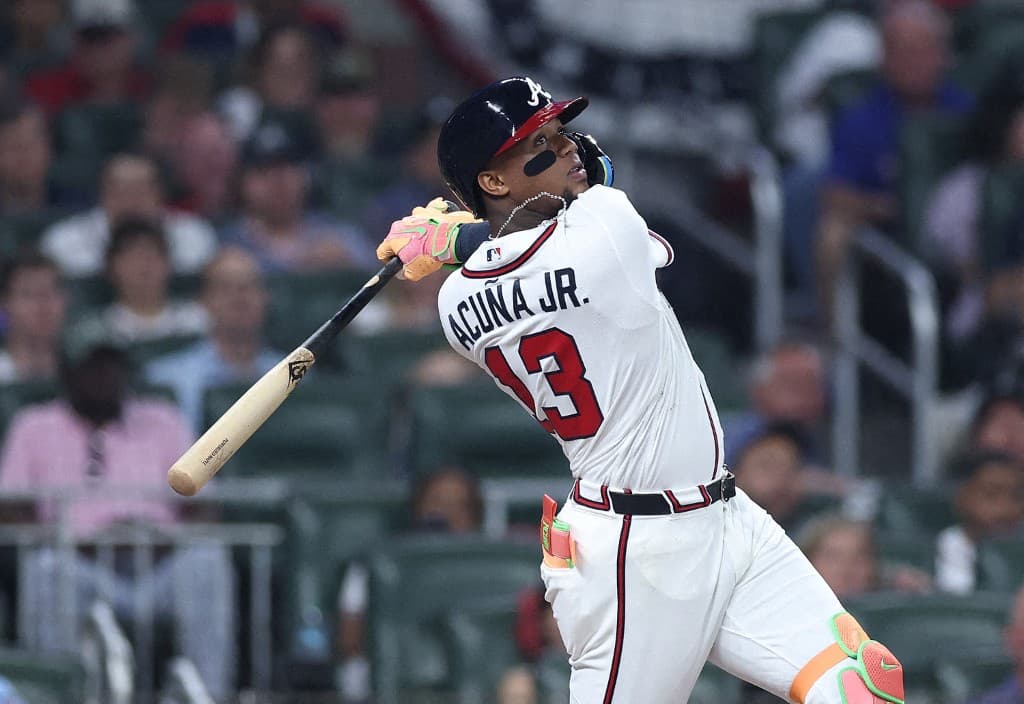 Ronald Acuña Jr. Hace Historia: Quinteto de Jonrones y Robos en Cuatro Juegos