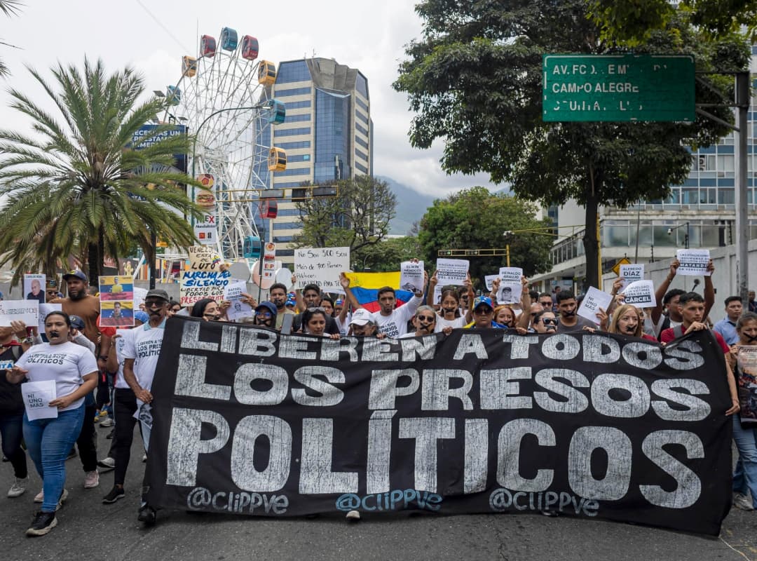 Familias Venezolanas Enfrentan Dolor por Detenciones Políticas