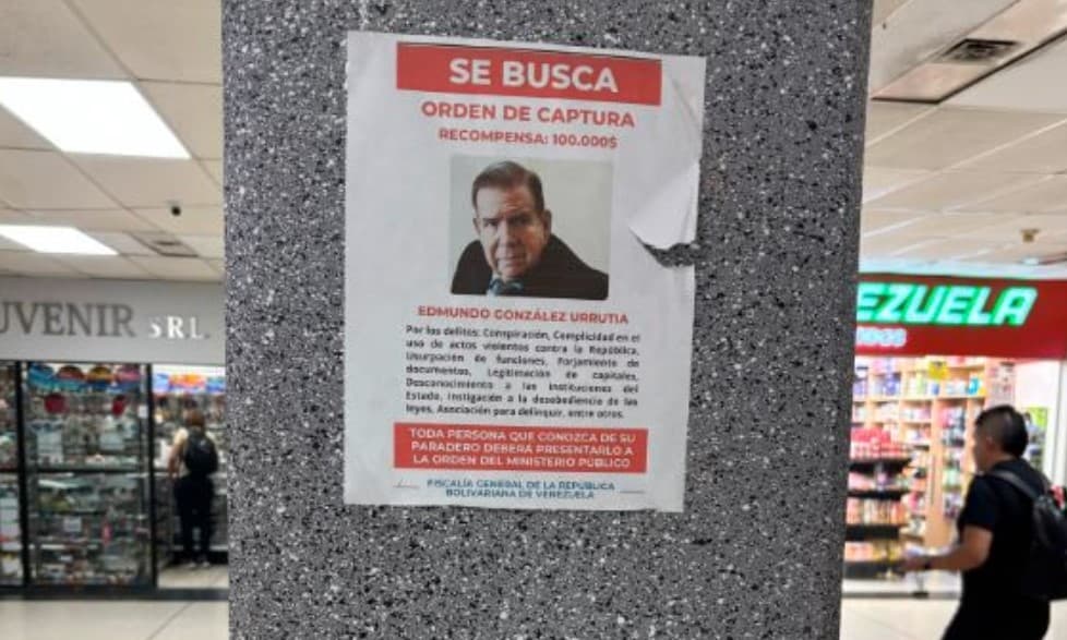 Williams Dávila exige la eliminación de carteles de captura de Edmundo González