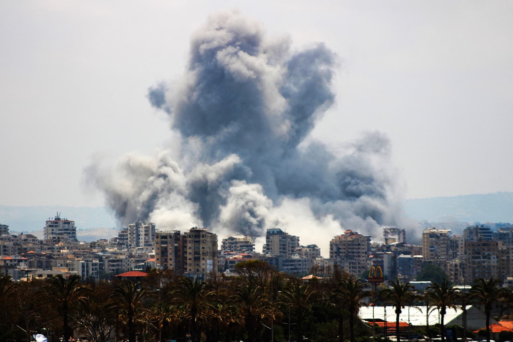 Tensiones entre EE.UU. e Irán aumentan a pesar del alto el fuego