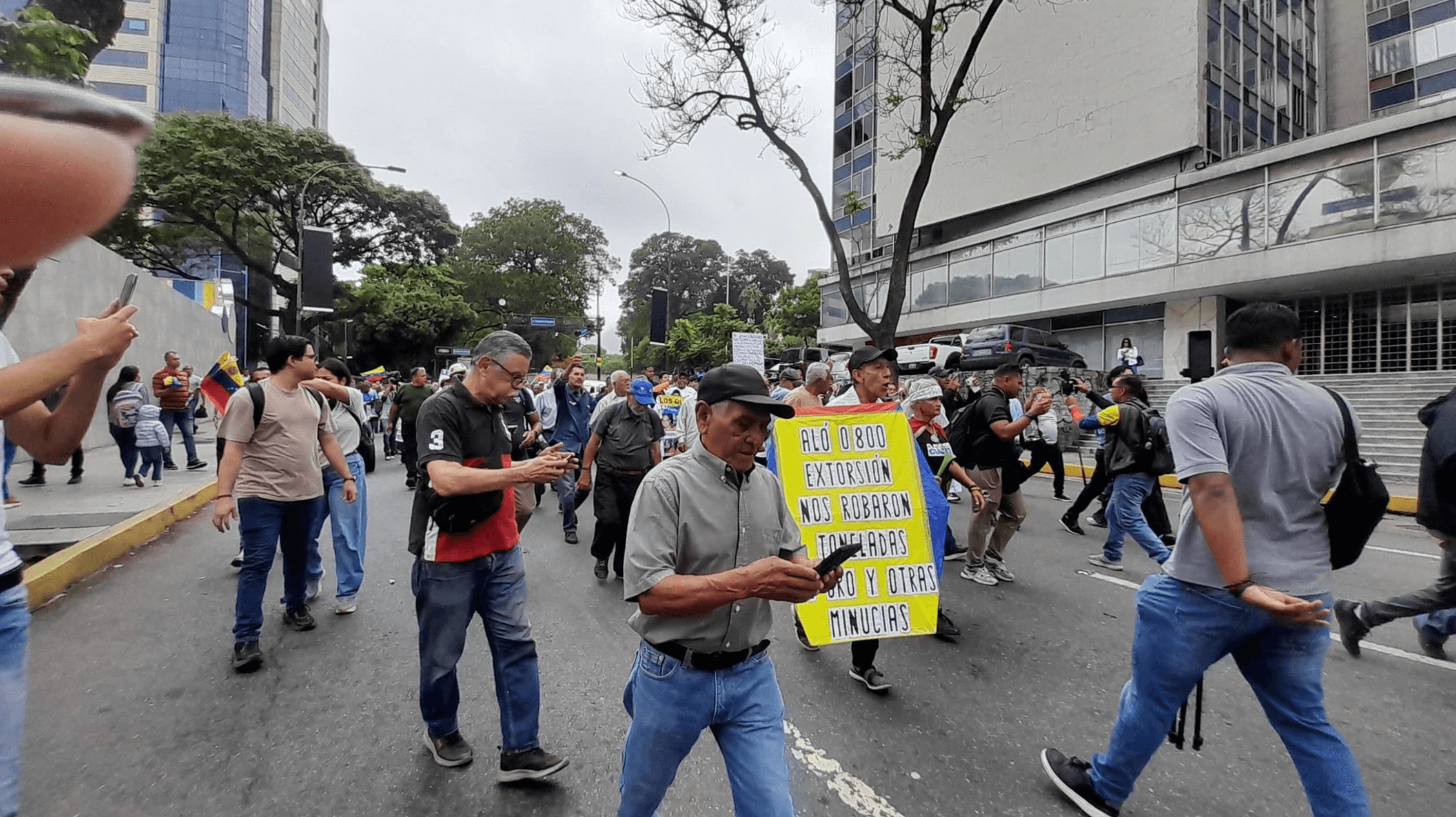 Estudiantes y Sindicalistas en Caracas Exigen Libertad y Elecciones