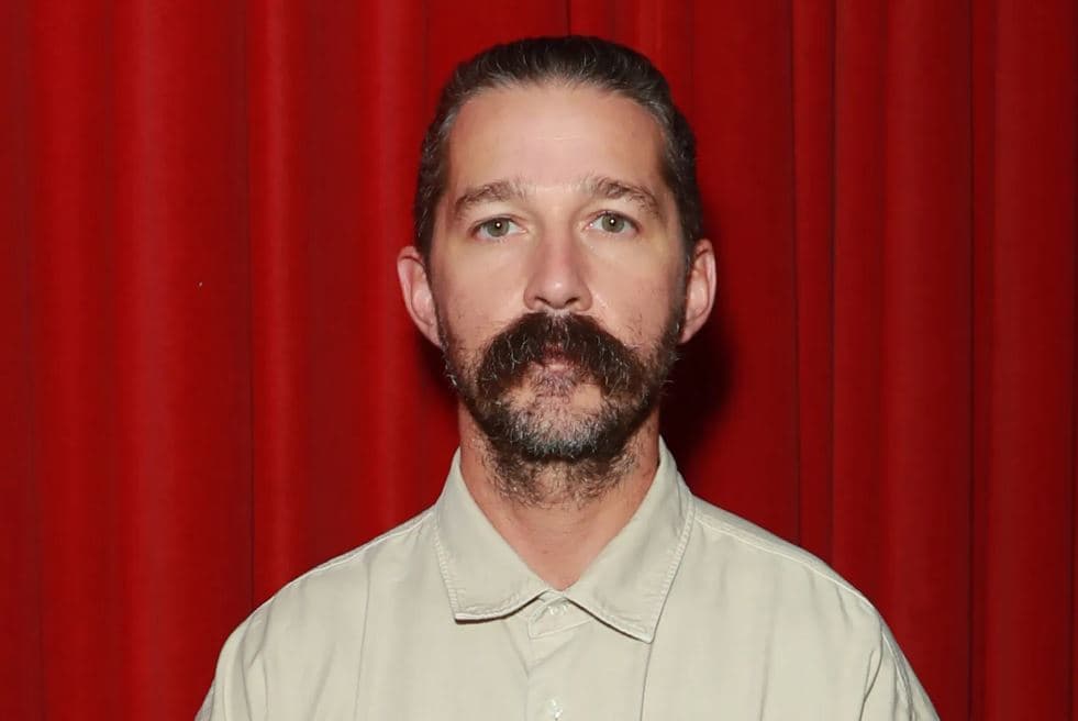 Shia LaBeouf acepta culpabilidad por agresión en un bar