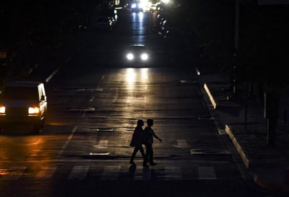 Cortes eléctricos y fallas de comunicación afectan Caracas en plena noche