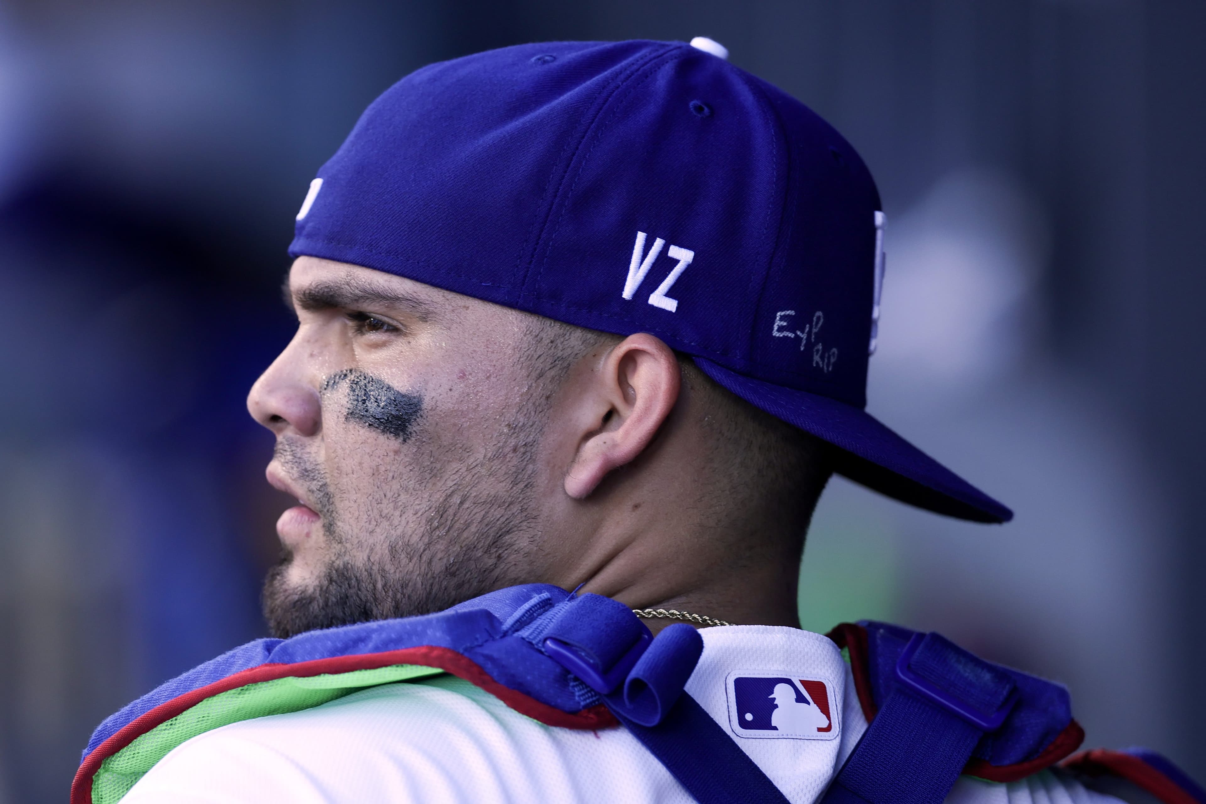 Eliézer Alfonzo Jr. Honra a su Familia en su Debut en la MLB