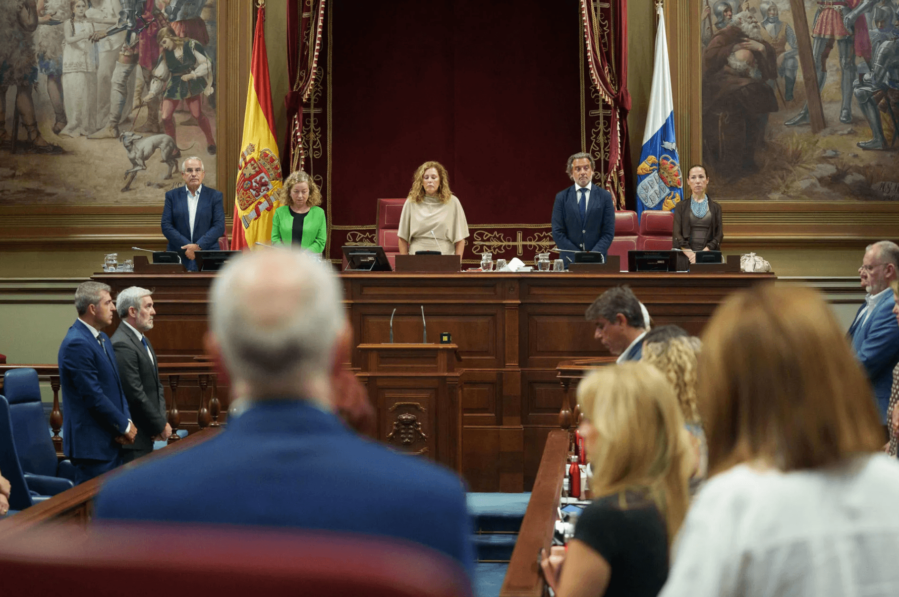 Parlamento de Canarias Rinde Homenaje a Venezuela con Minuto de Silencio