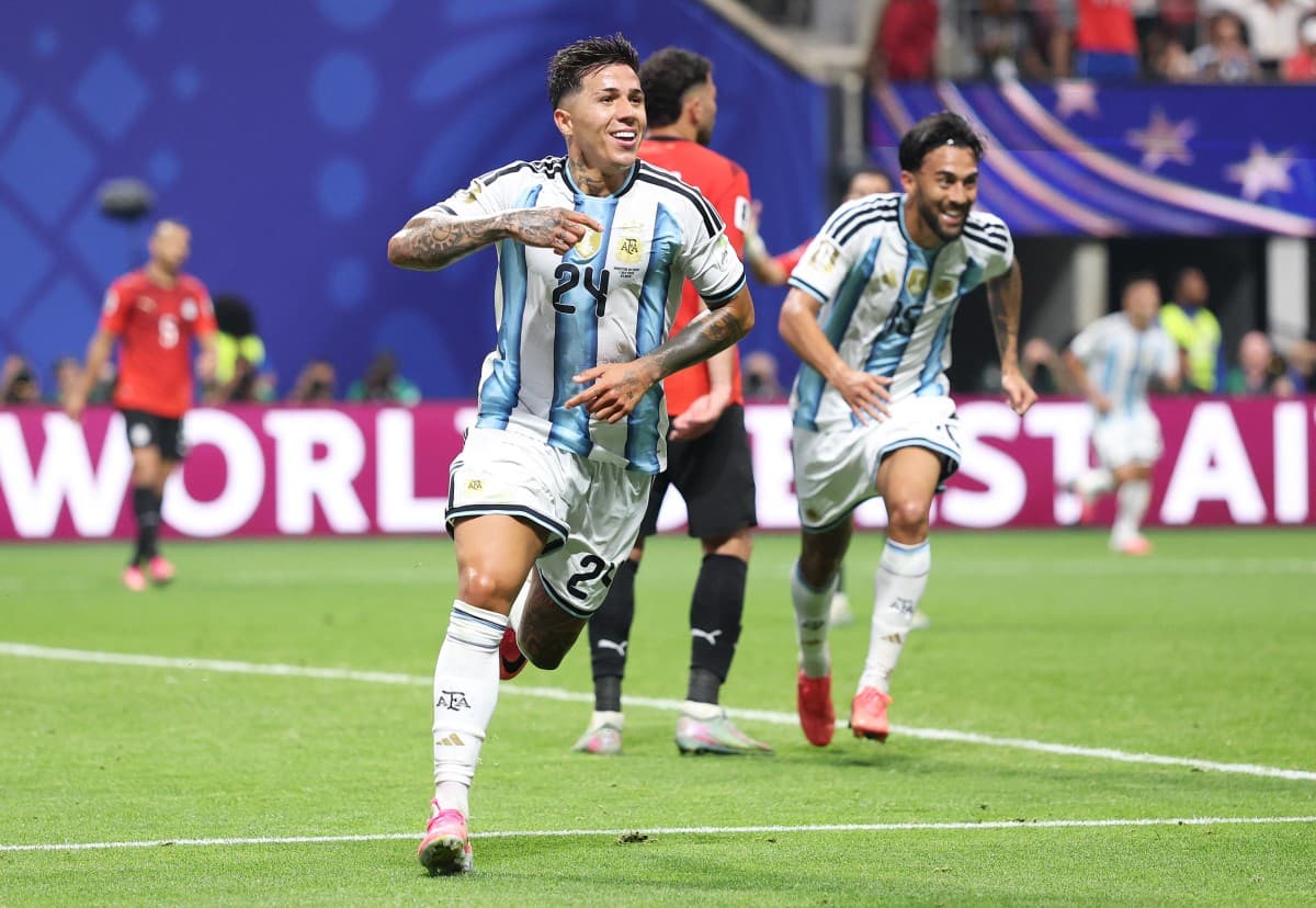 Argentina Remonta y Clasifica a Cuartos de Final en el Mundial