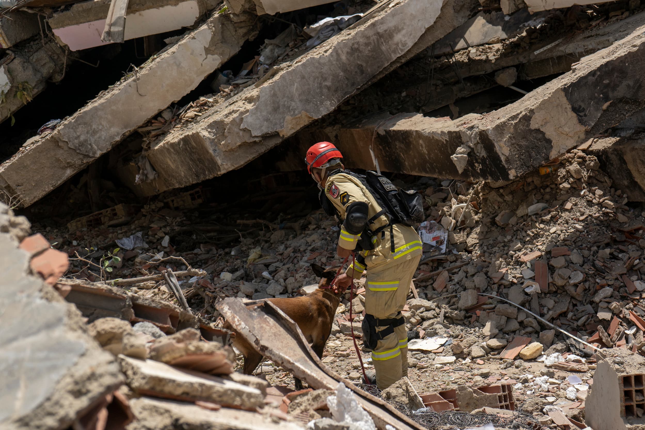 La Tragedia Sísmica en La Guaira: Rescatistas Españoles Relatan el Escenario