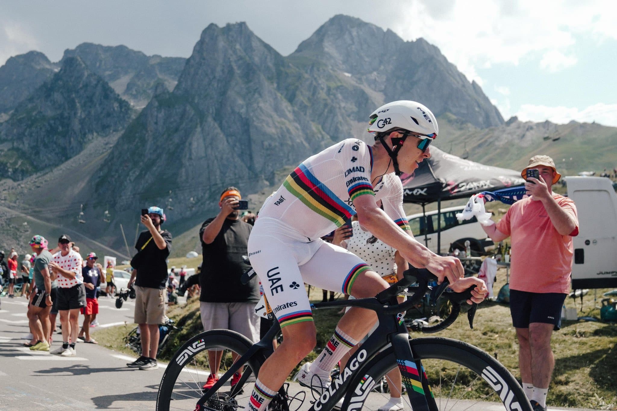 Pogacar Brilla en el Tourmalet y Recupera el Maillot Amarillo