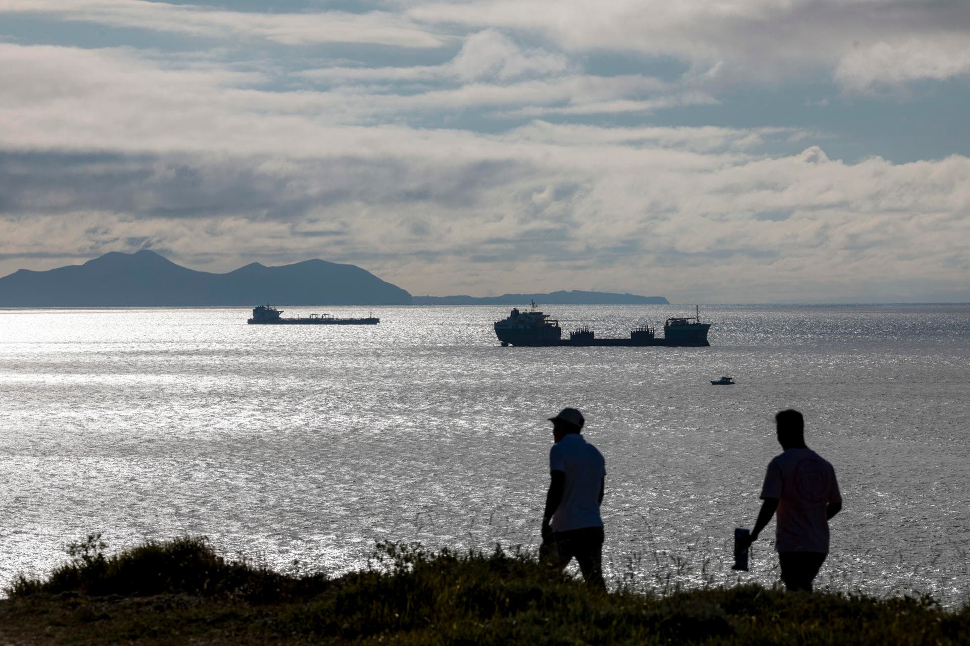 El petróleo cae mientras la incertidumbre en Oriente Medio persiste